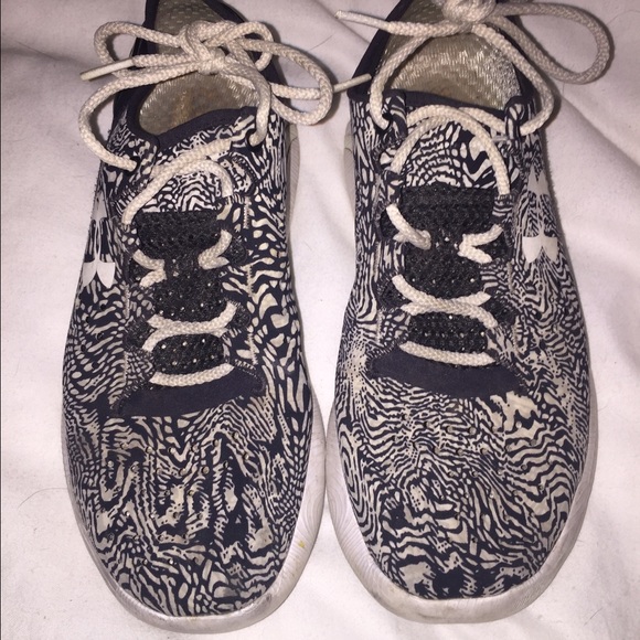 Under Armour size 6 Speedform sneaker