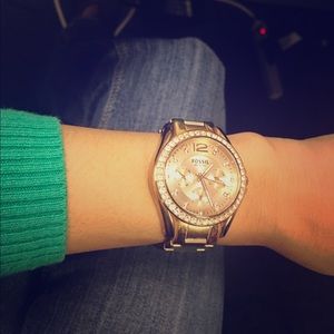 HOLDING (not for sale): Rose Gold Fossil Watch