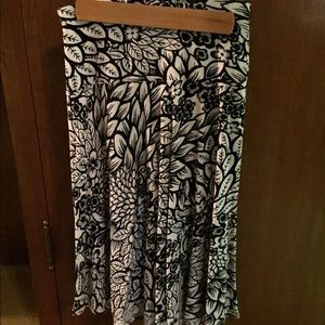 Black and white floral H&M skirt