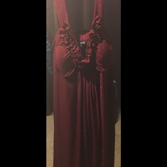 Very cute dress that accentuates the chest!!