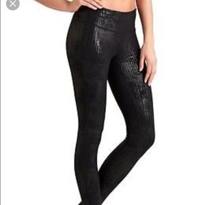 Athleta Chatrunga Tight - black crackle finish