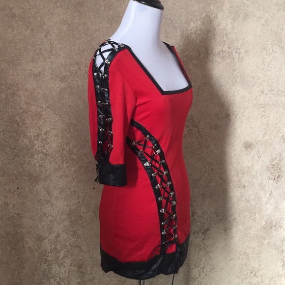 Red d-ring corset tie tunic top - Picture 3 of 4