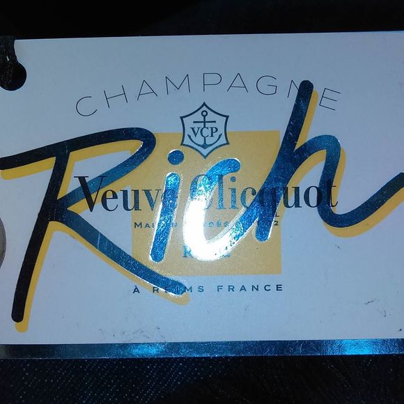 Meet your Posher, Santos