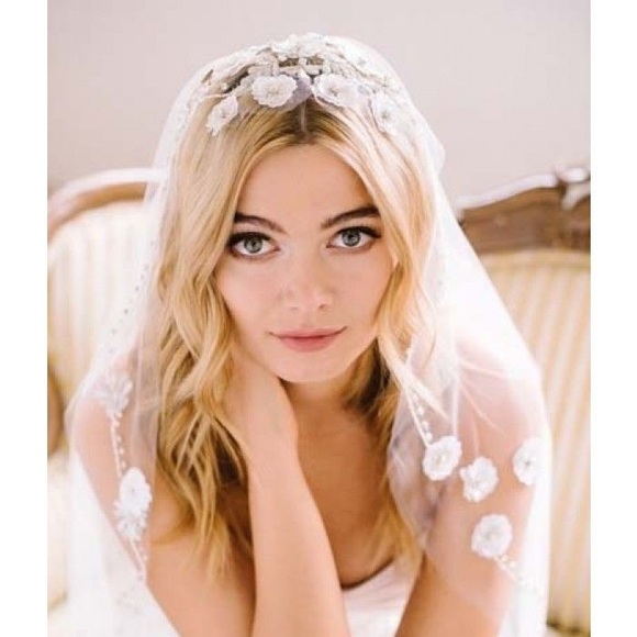 Sara Gabriel Greta Veil 50" in Pale Ivory - Picture 1 of 3