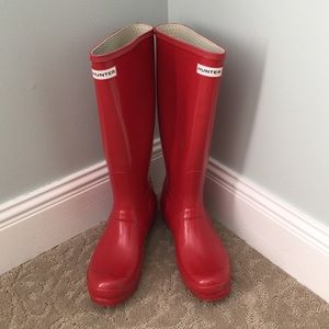 Red hunter rain boots!