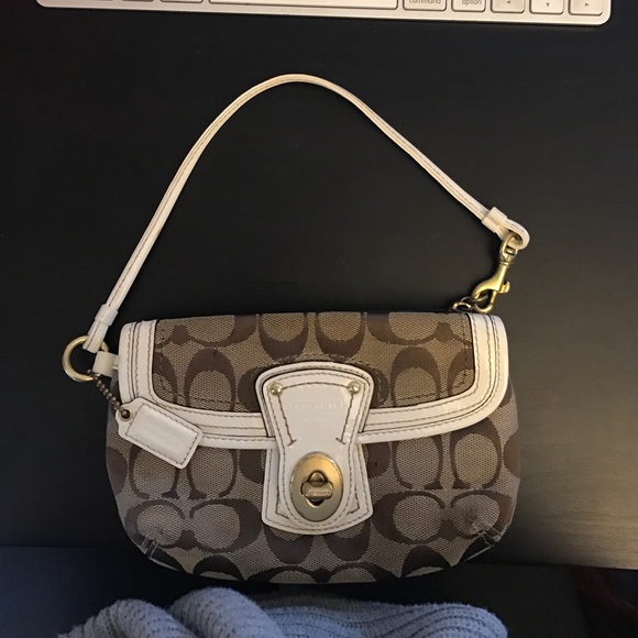 🎀SOLD🎀 Coach Wristlet
