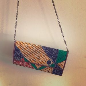 Aldo tribal clutch
