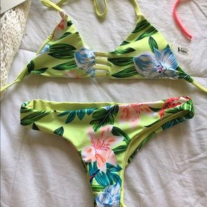 Reversible bikini set