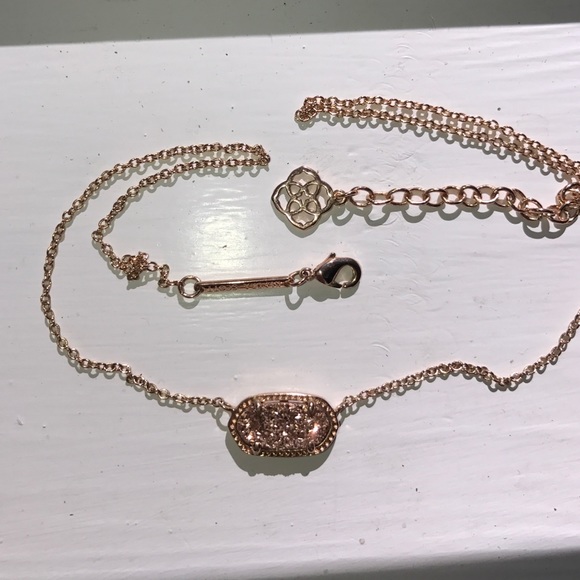 Kendra Scott necklace