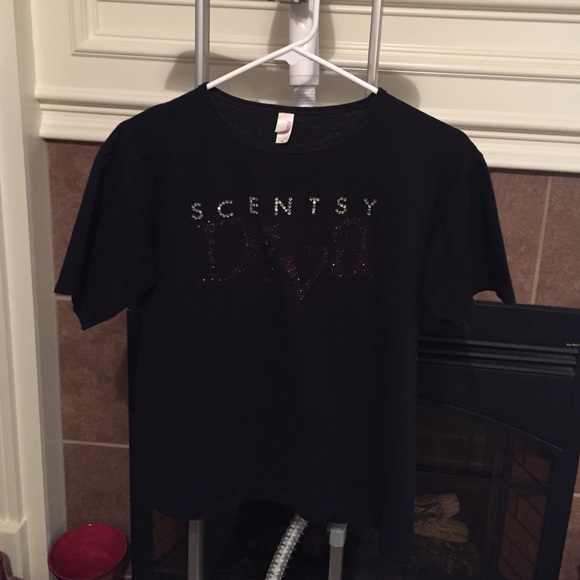 Medium Black Scentsy Diva tshirt