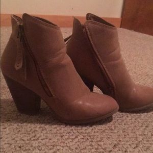 American Eagle booties