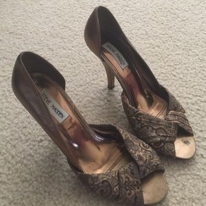 Steve Madden vintage pumps. Needs some love.