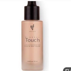 Younique liquid foundation taffeta