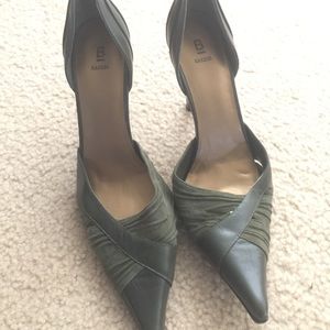 Bakers Olive pumps. Size 9. Wore 2xs