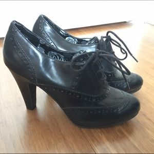 Black bongo oxford heels