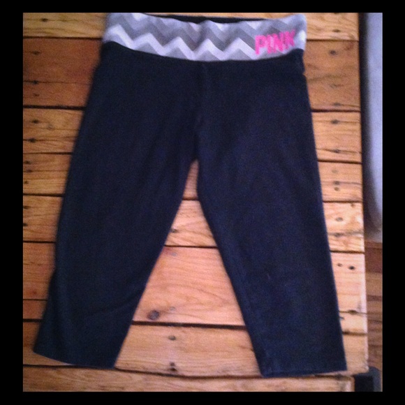 VS Pink Cropped Leggings - Picture 1 of 1