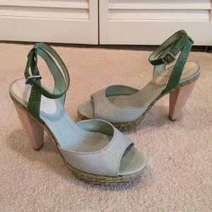Nine West Green Wood Heel Sandal