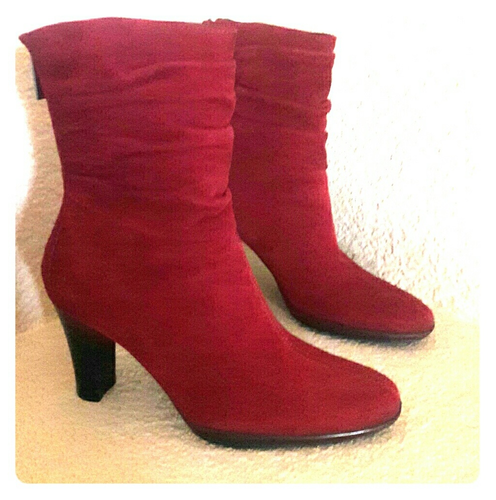 RARE GEM!  Aquatalia Wine/Burgundy sz 6