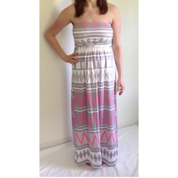 Dresses & Skirts - ZigZag Striped Maxi Dress