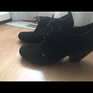 Dr. Scholl's black heeled booties