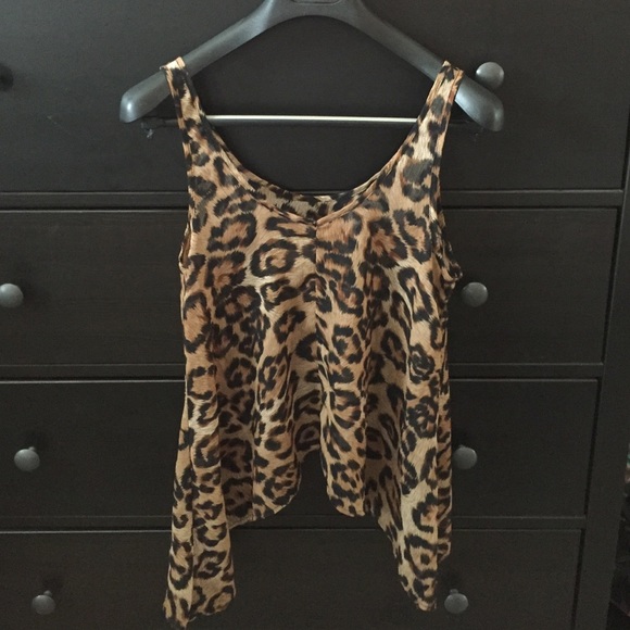 Asymmetrical leopard print top - Picture 2 of 2