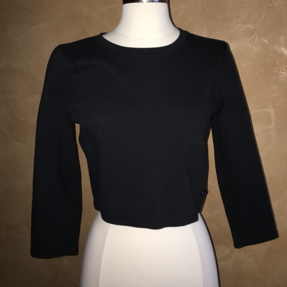 Cropped Abercrobie black sweatshirt