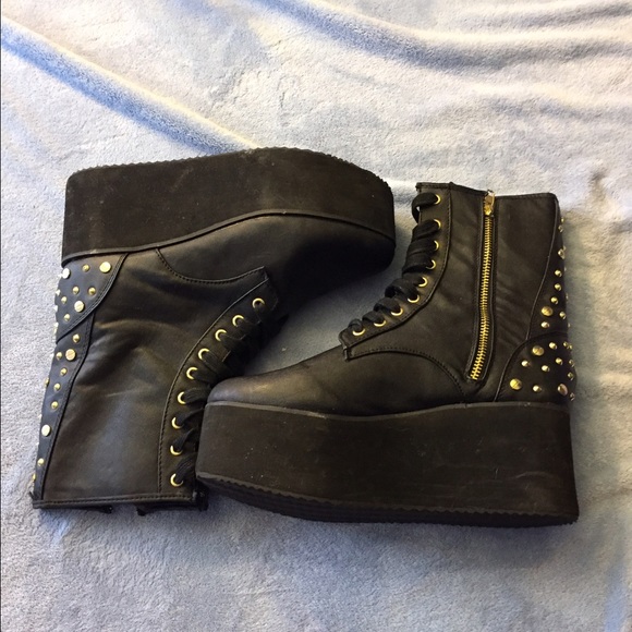 YRU Platform Boots