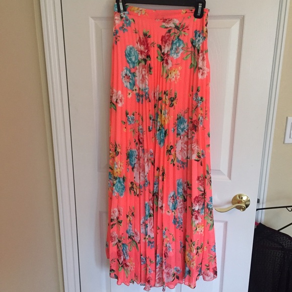 Maxi pleated dress