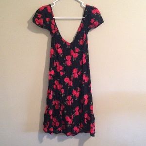 Adorable floral cap sleeve skater dress 90s style