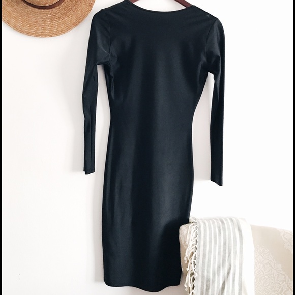 Mid length black dress with open back - Picture 3 of 4