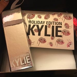 The holiday edition Kylie lip kit in "Merry"