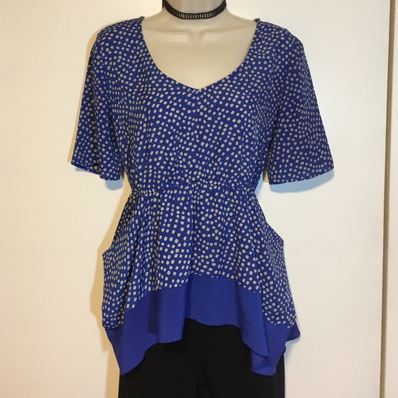BCBG blouse EUC Size M with cute pocket details
