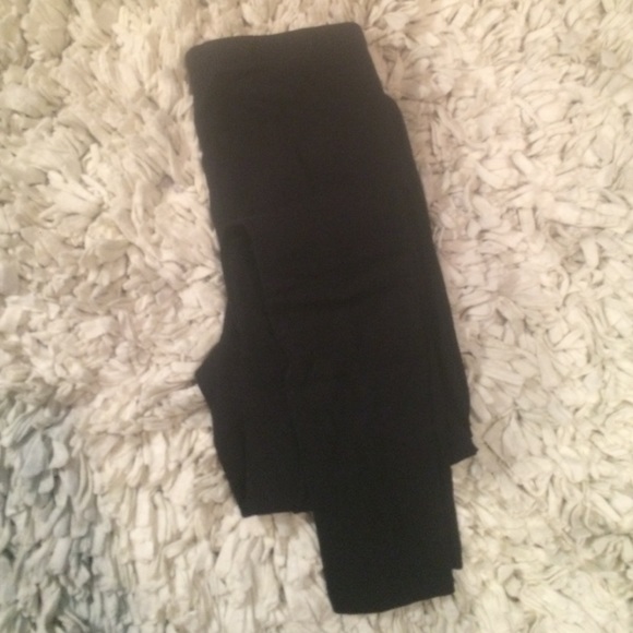 Forever 21 black leggings