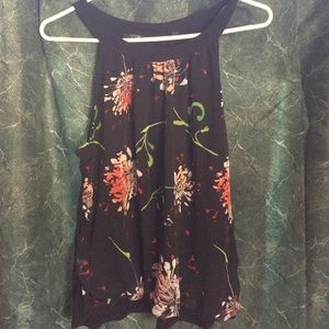 Flowers on black dressy tank top🌺❤🌺