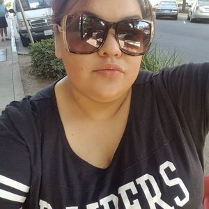 Meet your Posher, Juanita