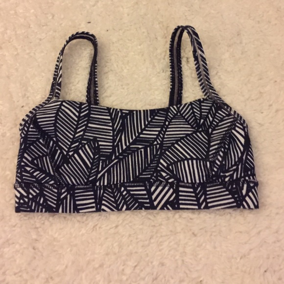 Lululemon Sz 2 Leaf Bra with Pads EUC