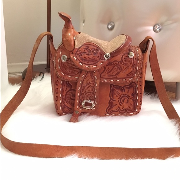 Handbags - 🎉HP🎉 Saddle Top Leather Western Handbag w Wool