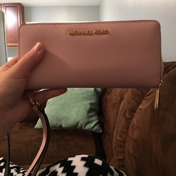 Michael Kors wristlet