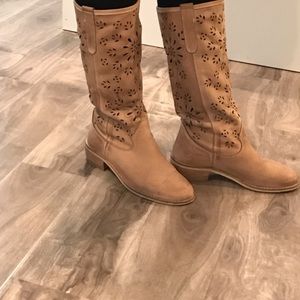 Anthropologie cute boots💘