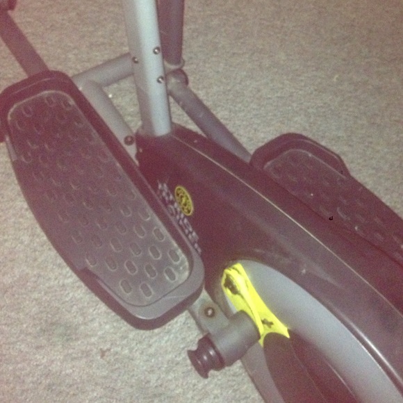 Golds gym elliptical machine - Picture 3 of 3