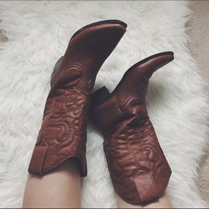 •brown cow girl boots•