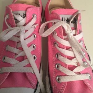 Low-Top Baby Pink Converse! Great condition!