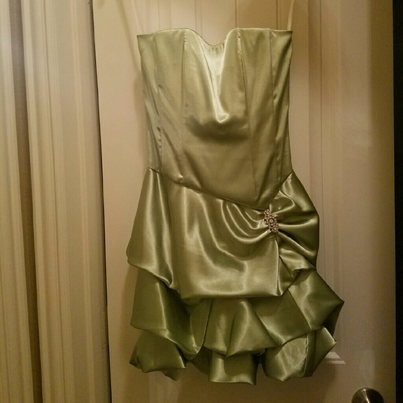Dresses & Skirts - Dress