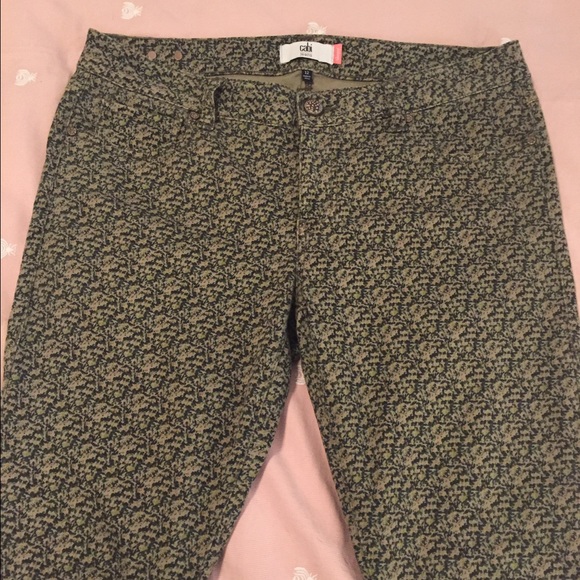 Like new! Cabi skinny printed jeans