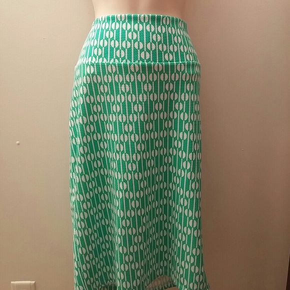 LuLaRoe Dresses & Skirts - Lularoe Cassie NWT