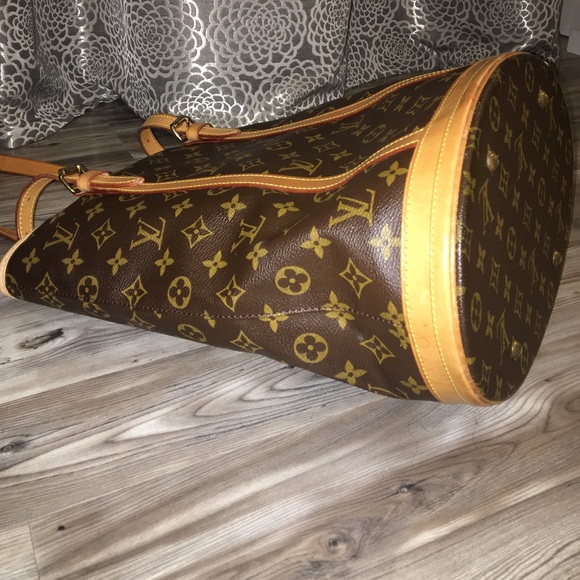 Louis Vuitton bucket back - Picture 2 of 6
