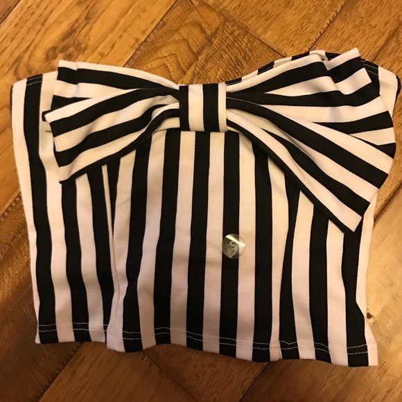 Black and white stripped crop top, never worn
