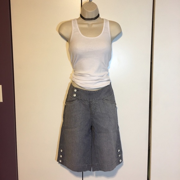 DKNY knee length shorts, size 4 GUC