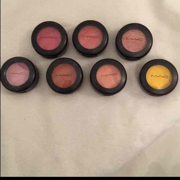 MAC eyeshadow lot / bundle