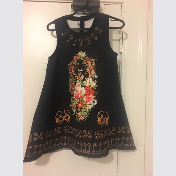 Dresses - Picture 2 of 4